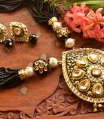 Grand Kundan Stone Big Pendant Agate Stone Necklace Set