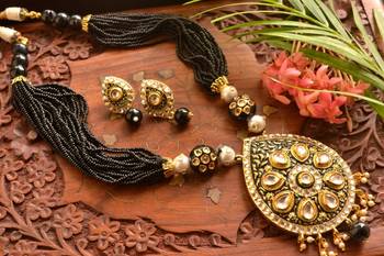 Grand Kundan Stone Big Pendant Agate Stone Necklace Set 3