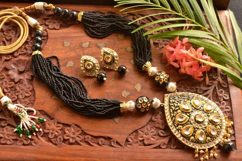 Grand Kundan Stone Big Pendant Agate Stone Necklace Set