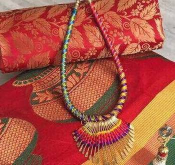 Red woven cotton silk saree with blouse 3