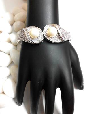 Designer Americian Diamond Pearl Braclet 1