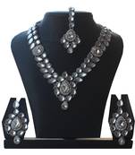 Oxidized Silver Kundan Flower Jewelry Set