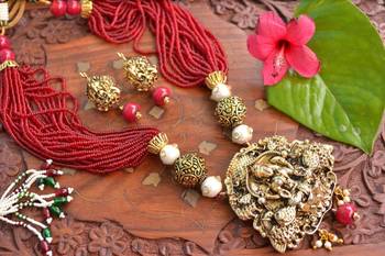 Grand Kundan Temple Jewellery with pearl & semi-precious stone Grand gold plated Necklace Set 1