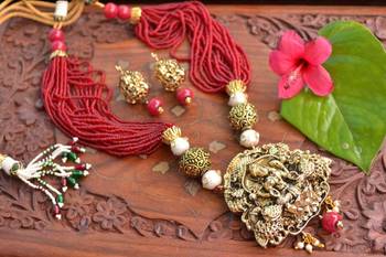Grand Kundan Temple Jewellery with pearl & semi-precious stone Grand gold plated Necklace Set 2