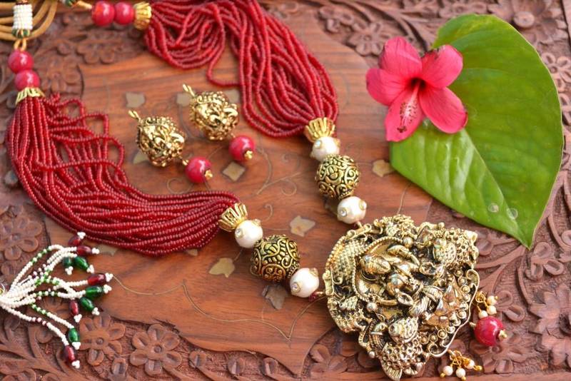 Grand Kundan Temple Jewellery with pearl & semi-precious stone Grand gold plated Necklace Set