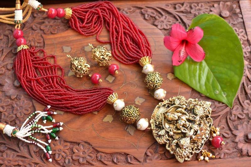 Grand Kundan Temple Jewellery with pearl & semi-precious stone Grand gold plated Necklace Set