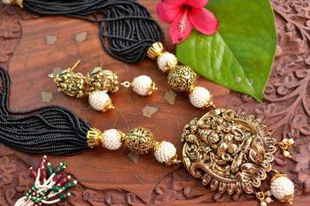 Grand Kundan Temple Jewellery with pearl & semi-precious stone Grand gold plated Necklace Set 1