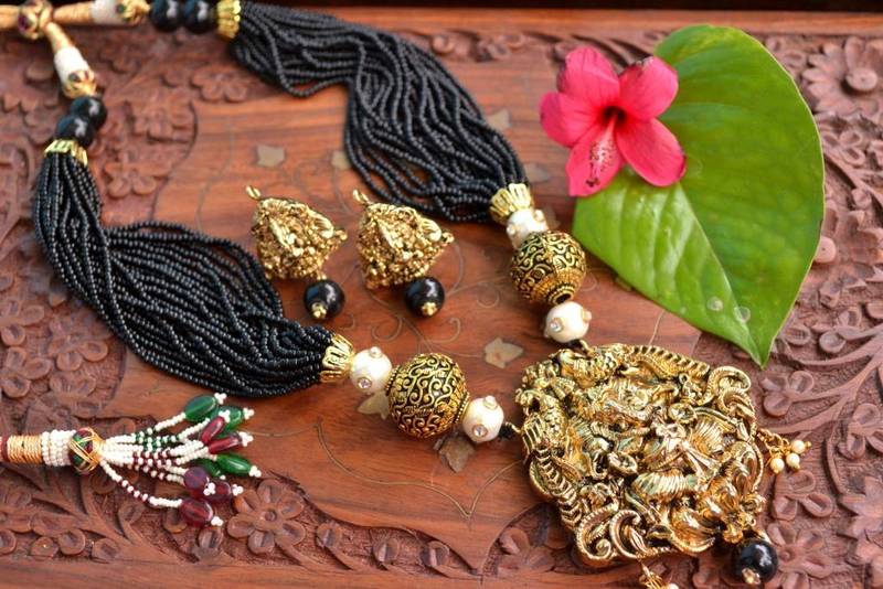 Grand Kundan Temple Jewellery with pearl & semi-precious stone Grand gold plated Necklace Set