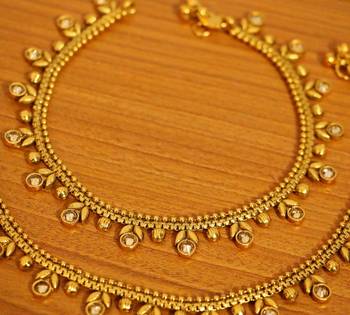 Gold Look Polki Studdded Leaf Pattern Anklets 2