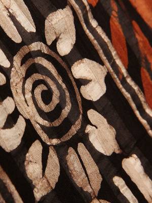 Black printed silk saree with blouse 3