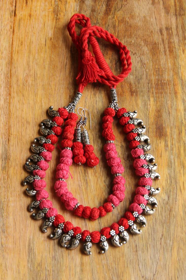 Multi layer thread wrapped beads necklace
