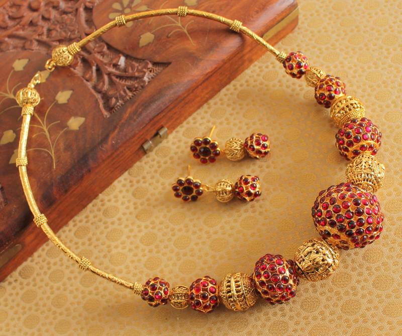 Beautiful Kemp Balls Designer Necklace Set