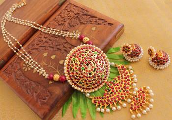 Beautiful Handmade Kemp Green Temple Pendant Necklace Set  1