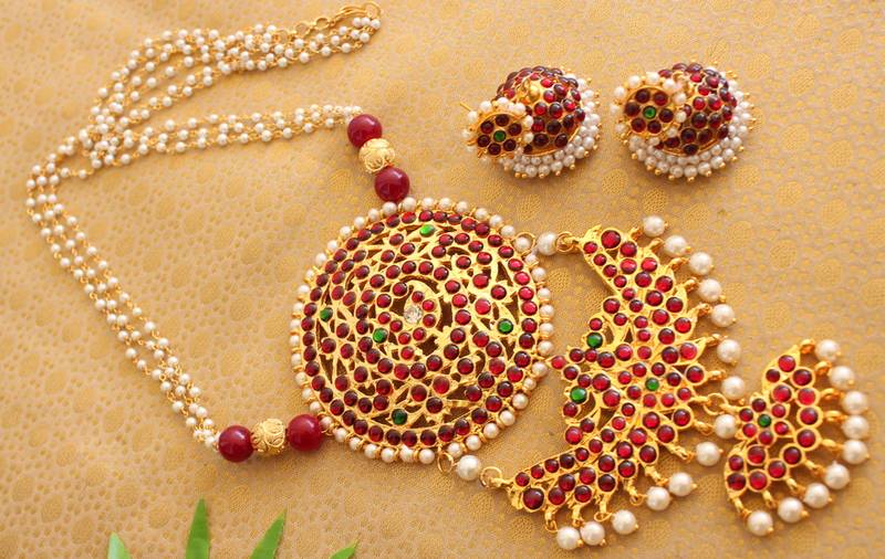 Beautiful Handmade Kemp Green Temple Pendant Necklace Set 