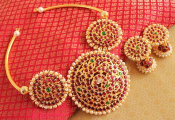 Beautiful Handmade Kemp Temple Necklace With Jhumkka   1