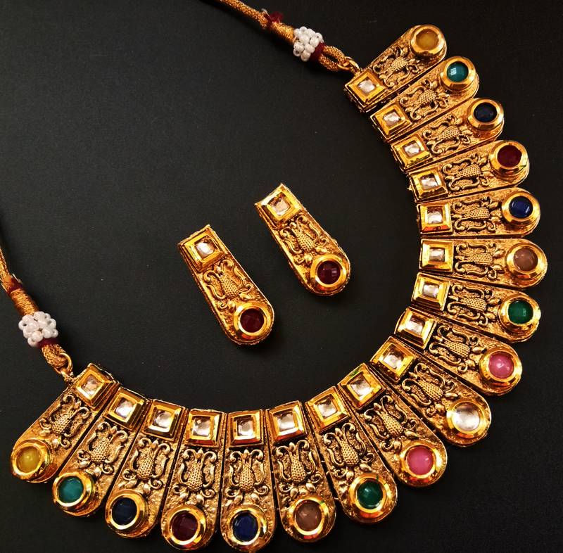 Multicolor antique gold necklace-sets