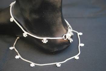 Floral silver anklet single line payal for girls 1