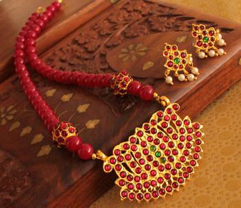 Beautiful Handmade Gold Plated Kemp Green Temple Necklace Set  1