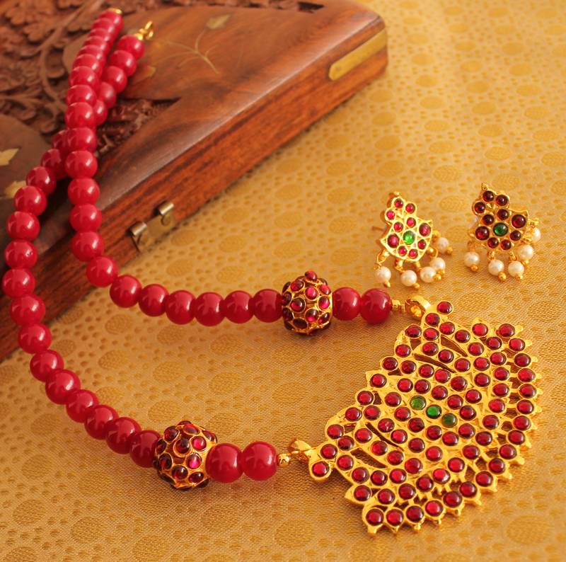 Beautiful Handmade Gold Plated Kemp Green Temple Necklace Set 