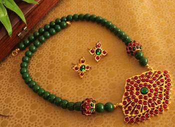 Beautiful Handmade Gold Plated Kemp Green Temple Necklace Set  1