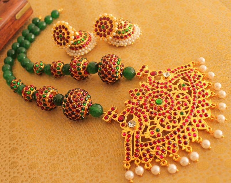 Beautiful Handmade Gold Plated Kemp Green Beads Temple Pendant Necklace Set