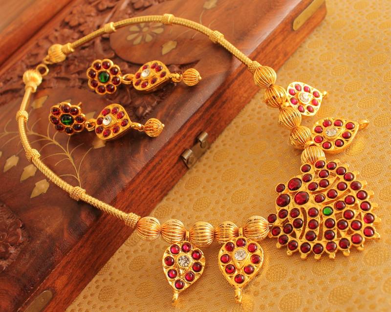 Beautiful Handmade Gold Plated Kemp Green Temple Necklace Set