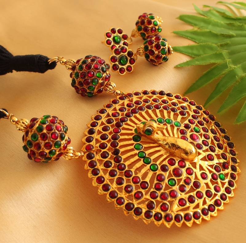Beautiful Handmade Kemp Balls Peacock Pendant Necklace Set 