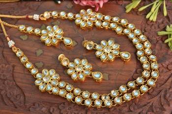 Simple Light Weight Elegant Golden Kundan Embellished Necklace Set with Earrings and Maang Tikka 1