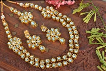 Simple Light Weight Elegant Golden Kundan Embellished Necklace Set with Earrings and Maang Tikka 3