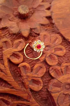 9 Diamond Designer Floral Nose Pin