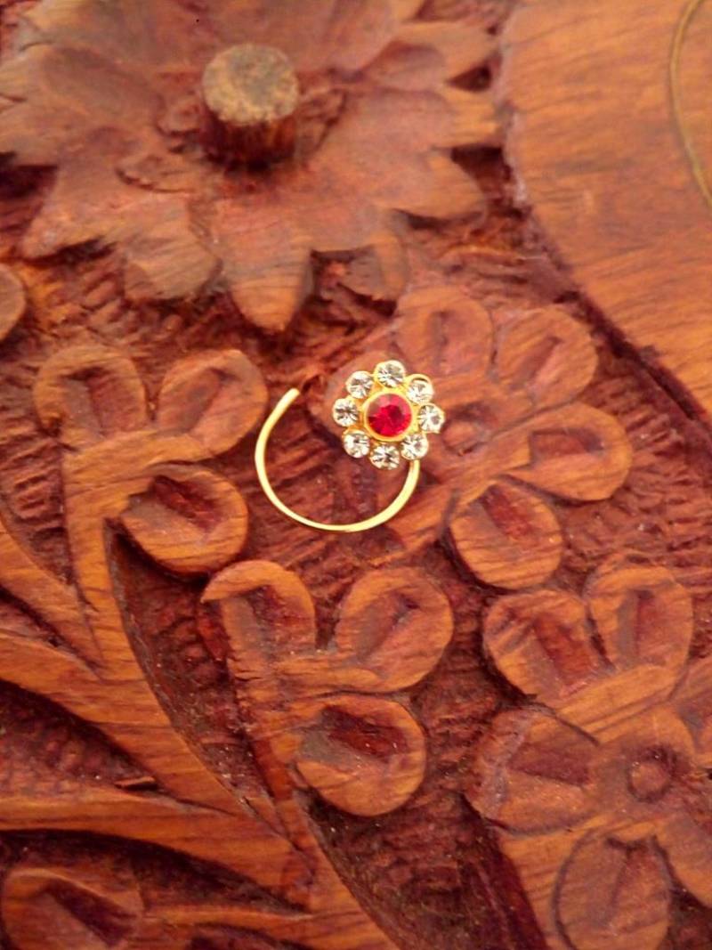 9 Diamond Designer Floral Nose Pin