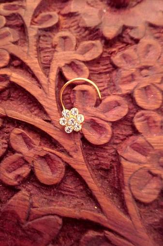 9 Diamond Designer Floral Nose Pin