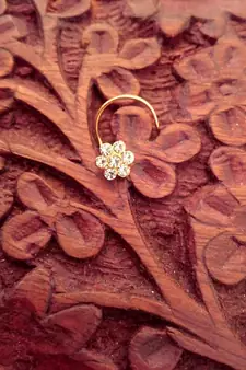 9 Diamond Designer Floral Nose Pin