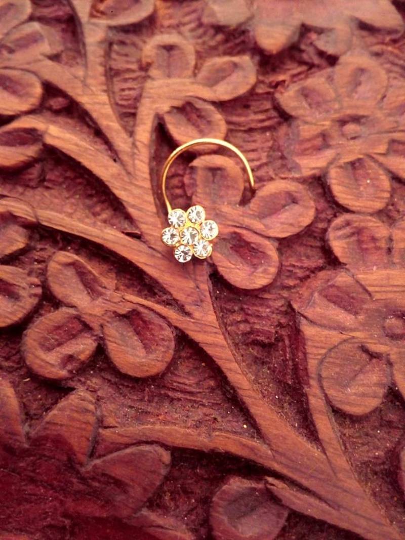 9 Diamond Designer Floral Nose Pin