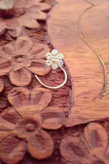 9 Diamond Designer Floral Nose Pin