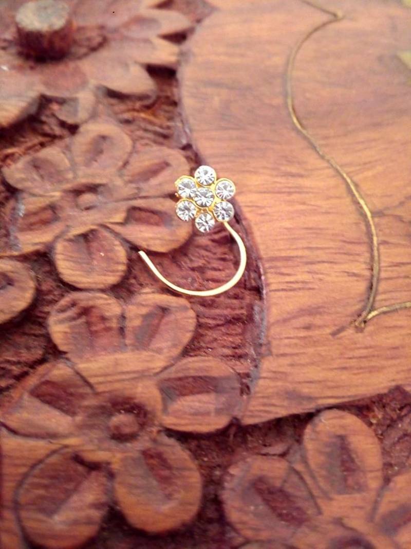 9 Diamond Designer Floral Nose Pin