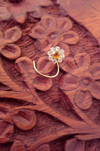 9 Diamond Designer Floral Nose Pin