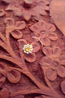 9 Diamond Designer Floral Nose Pin