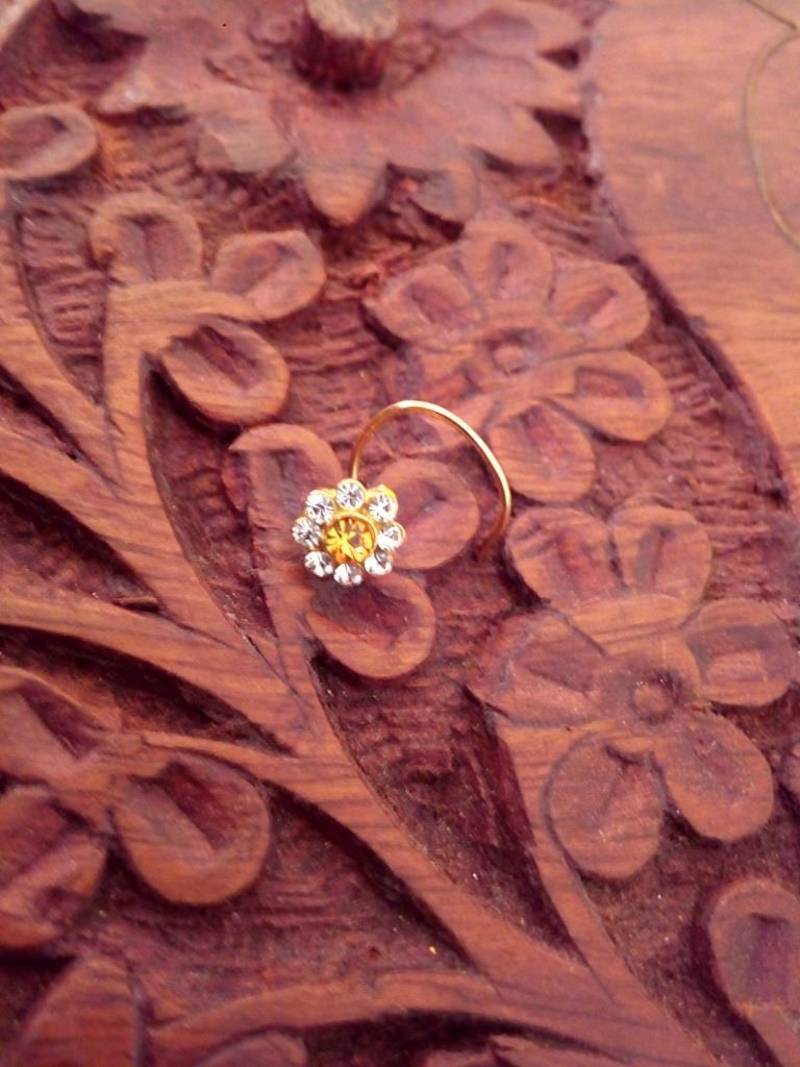 9 Diamond Designer Floral Nose Pin