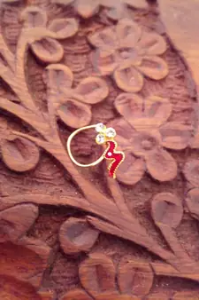 3 Diamond Designer Floral Nose Pin