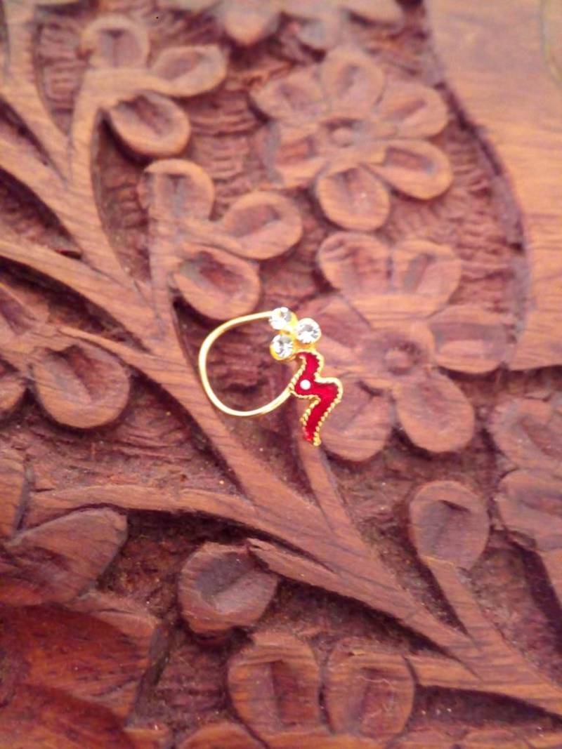 3 Diamond Designer Floral Nose Pin