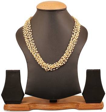 Simple Light Weight Elegant Golden Kundan Embellished Necklace Set with Earrings 1