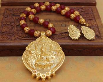 Gold Agate Pendants 1