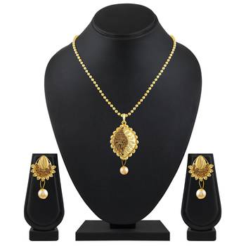 Enchanting Pear Shape Polki Gold Plated Pendant Set For Women 2