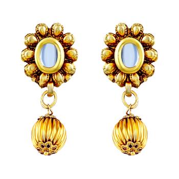 Beguiling Oval Shape Gold Plated Pendant Set For Women 4