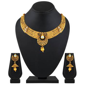 Glittery White Kundan Gold Plated Choker Style Necklace Set For Women 2