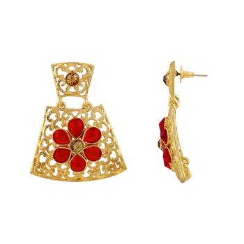 Luxurious Trazium Shape Filigree Gold Plated Drop Earring For Women 3