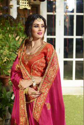 Dark pink embroidered silk blend saree with blouse 2