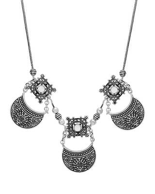 Silver Pearl Necklaces 1