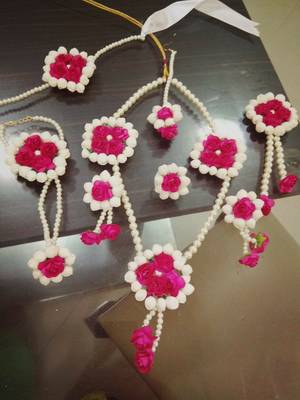 Red necklaces 1